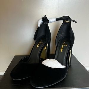New Lulus black velvet ankle strap heel